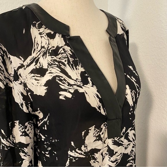 PARKER Leather Silk Top L Sleeve V Neck Abstract Floral White Black Print M - Picture 3 of 13